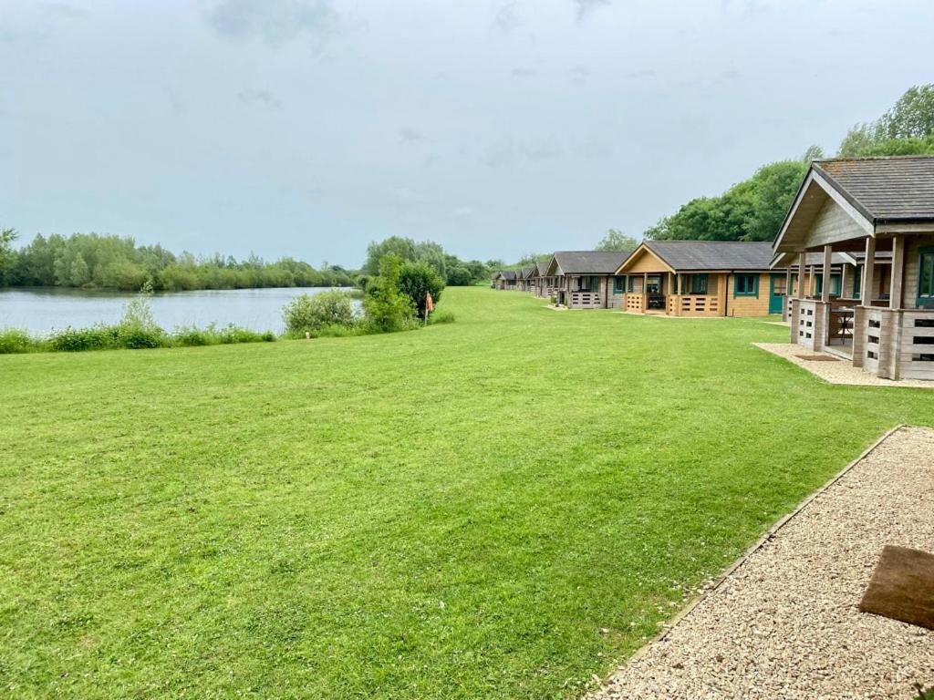Tufty Lodge, Lake Pochard Lodge 9 South Cerney Exteriér fotografie