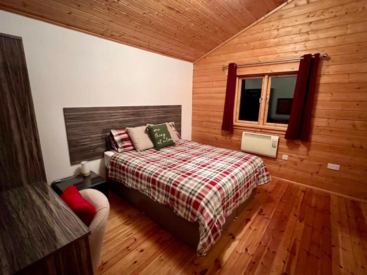Tufty Lodge, Lake Pochard Lodge 9 South Cerney Exteriér fotografie